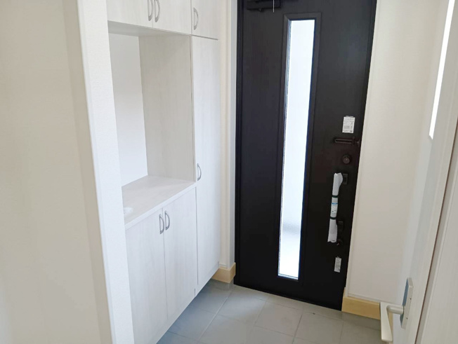 【玄関】 | 沼津市大塚3期 新築建売分譲住宅 建物＋土地 TW06108 | 沼津市大塚　1号棟　玄関　※令和８年７月24日撮影