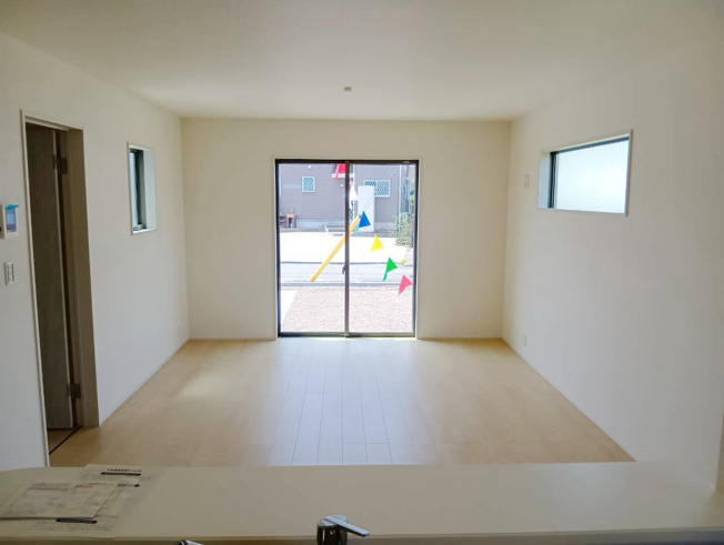【居間・リビング】 | 沼津市大塚3期 新築建売分譲住宅 建物＋土地 TW06108 | 沼津市大塚　1号棟　リビング　※令和８年７月24日撮影