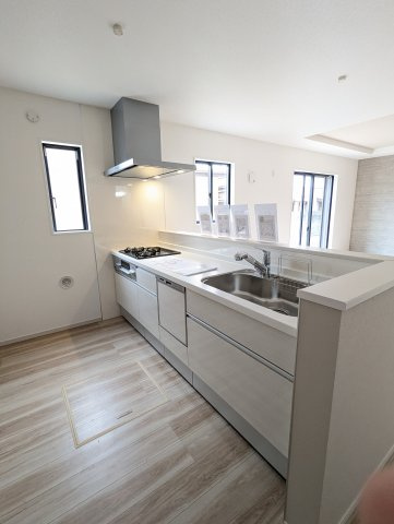 水戸市平須町　14期のキッチン|開放感がありお部屋を見渡せ・・動線が非常に効率的でスムーズな作業ができ魅力的です。