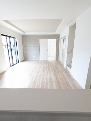 水戸市平須町　14期の居間・リビング|キッチンから見たリビングです。リビングは家族皆が集まる場所～家族会議からお子様の日々の成長を感じれる場所です。