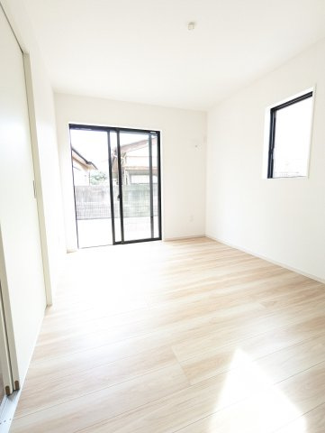 水戸市平須町　14期の洋室|リビング横の洋室で明るく、風通しの良い洋室です