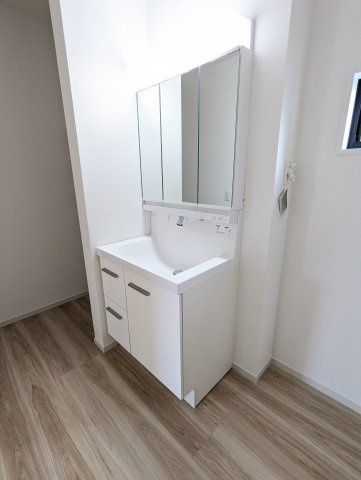 水戸市平須町　14期の独立洗面台|広々スペースで使いやすい独立洗面台です♪