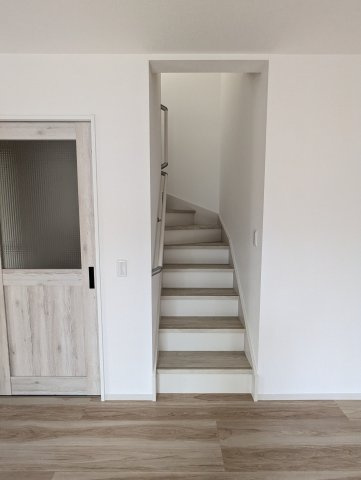 水戸市平須町　14期の内装|リビング階段で家族のコミュニケーションが生まれます