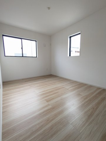 水戸市平須町　14期の洋室|採光・通風が良く毎朝気持ち良く起床ができ・・日中も日差しが降り注ぐ～暖かいお部屋です