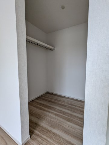 水戸市平須町　14期の収納|広々クローゼットがあり、お部屋をすっきりとお使いいただけます。