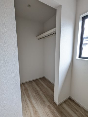 水戸市平須町　14期の収納|衣類だけでなく、小物も上の棚に収納できて大変便利です！