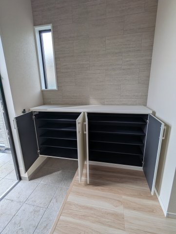 水戸市平須町　14期の収納|シューズボックスは家族全員の靴が収納でき、いつでも玄関はすっきり！