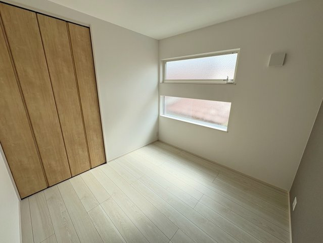 関守町3丁目　新築戸建ての洋室|落ち着いた色調の洋室です