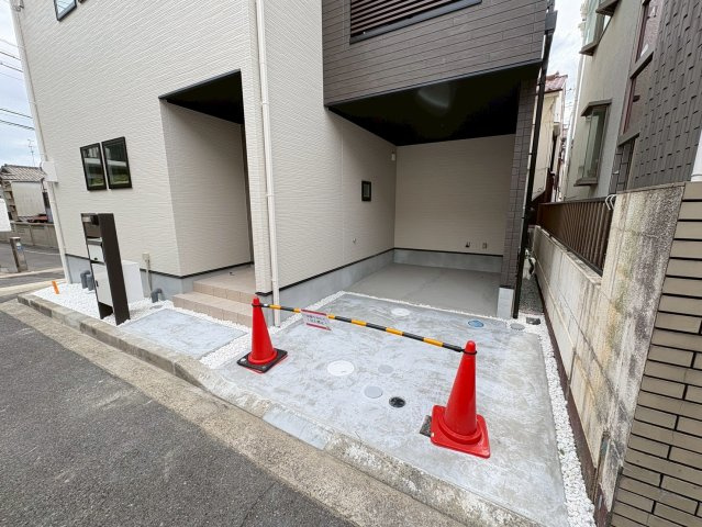 関守町3丁目　新築戸建ての駐車場|駐車場があるので、車を買う予定の方も安心です