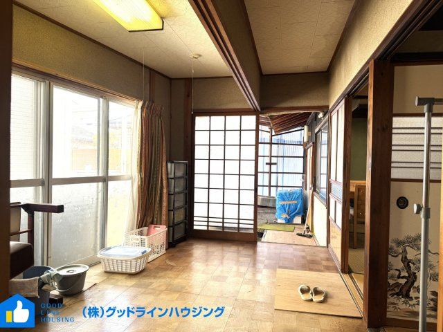 上滝野戸建（闘竜灘近く）の洋室|洋室5.424からサンルーム方向