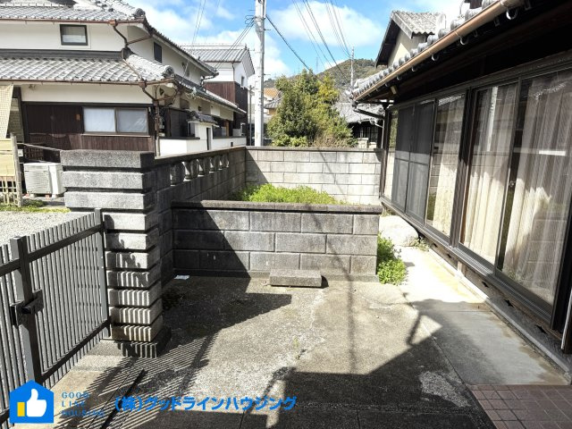 上滝野戸建（闘竜灘近く）の庭|塀撤去にて駐車スペースとしても可能