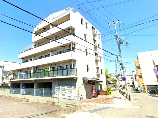 カサベラ灘サウスコートの外観|バルコニーが西向きの為陽のあたる時間が長く冬でも暖かいです

