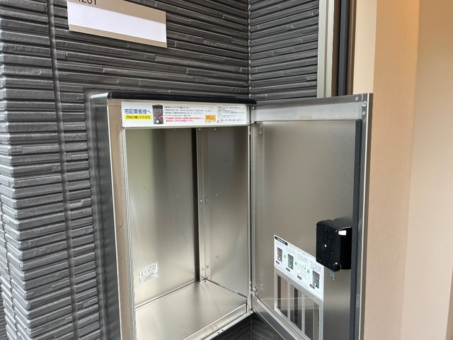 八街市大木 アパート新築工事のその他共用部分|宅配ボックス(イメージ)