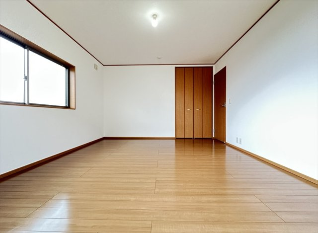 【洋室】 | 新座市大和田4丁目　中古一戸建住宅　(志木本店) | 洋室9.1帖
