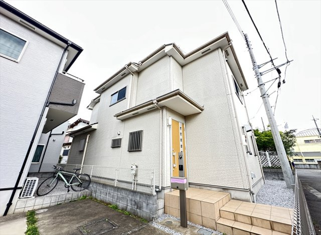 【外観】 | 新座市大和田4丁目　中古一戸建住宅　(志木本店) | 販売現地／2026年4月10日撮影　
リフォーム完了済みのため、いつでも内覧可能です。