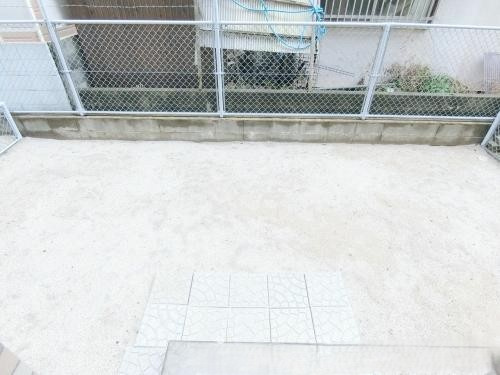 グレイスマンション・ヤナセのその他|☆広々専用庭♪一階の方へ。　出てリフレッシュ♪
