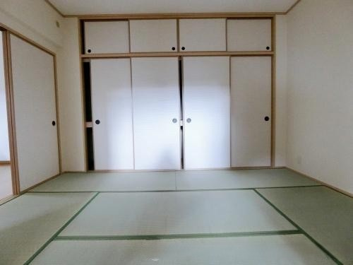 グレイスマンション・ヤナセの和室|☆広々収納が豊富。和を感じれる和室♪