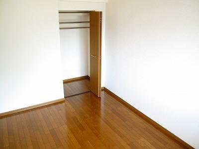 コンフォート博多南の収納|☆広々収納が豊富。リラックス効果で温かみと柔らかさを兼ね備えたフローリングです♪