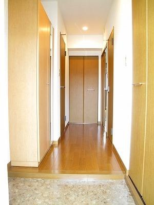 コンフォート博多南の玄関|【人気物件】広々玄関♪シューズボックス、収納が豊富です。