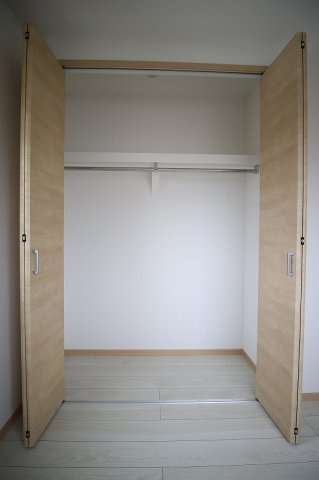 フルール花畑の収納|【人気物件】広々クローゼットで洋服も掛けれて、収納が豊富です。♪