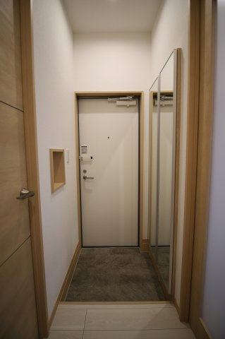 フルール花畑の玄関|【人気物件】広々玄関♪シューズボックス、収納が豊富です。