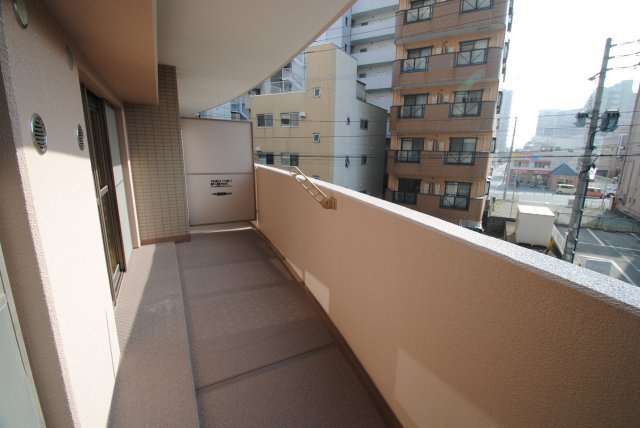 ラグラシューズシェソワアオキのバルコニー|※同タイプの反転イメージ写真　現況優先