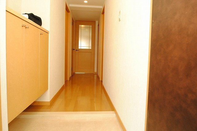 ラグラシューズシェソワアオキの玄関|※同タイプの反転イメージ写真　現況優先