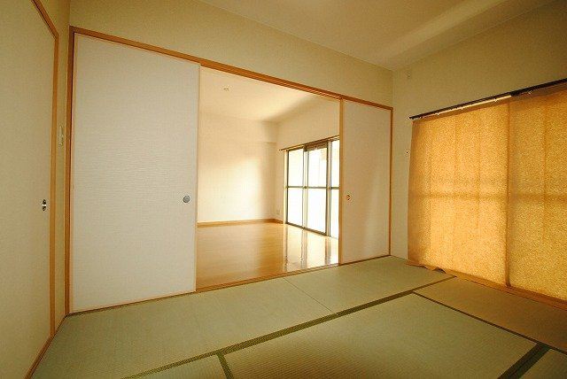 ラグラシューズシェソワアオキの和室|※同タイプの反転イメージ写真　現況優先