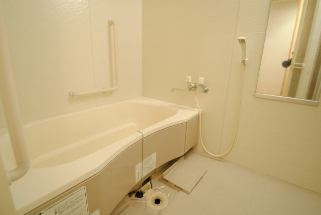 ラグラシューズシェソワアオキの浴室|※同タイプの反転イメージ写真　現況優先