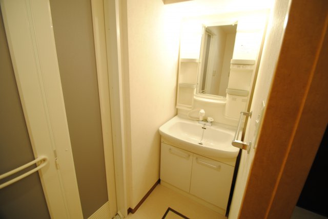 ラグラシューズシェソワアオキの独立洗面台|※同タイプの反転イメージ写真　現況優先