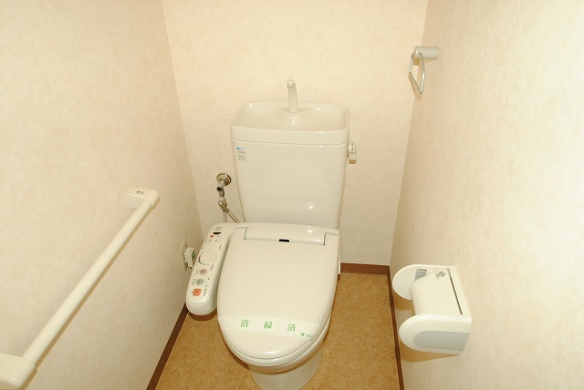 ラグラシューズシェソワアオキのトイレ|※同タイプの反転イメージ写真　現況優先