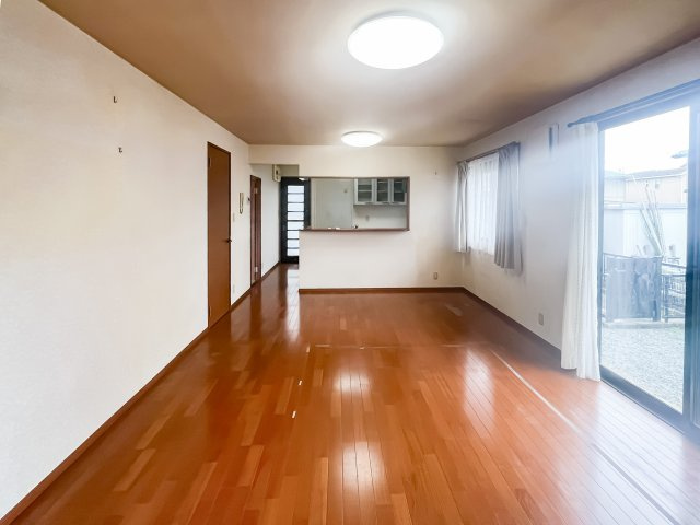 鈴鹿市桜島町3丁目の居間・リビング