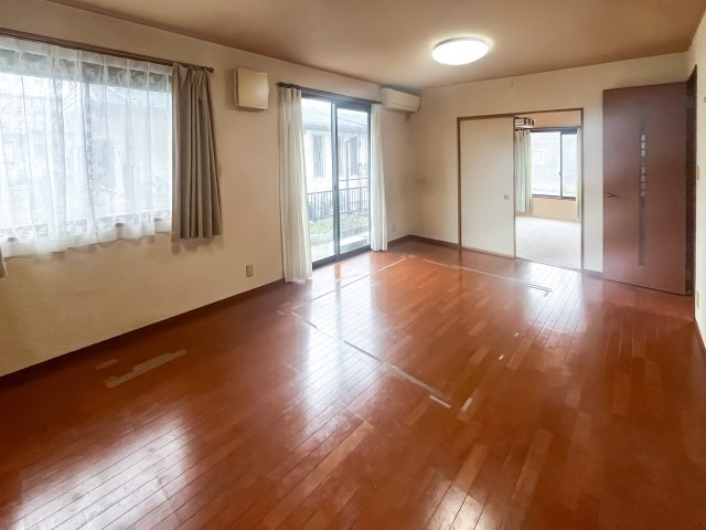 鈴鹿市桜島町3丁目の居間・リビング