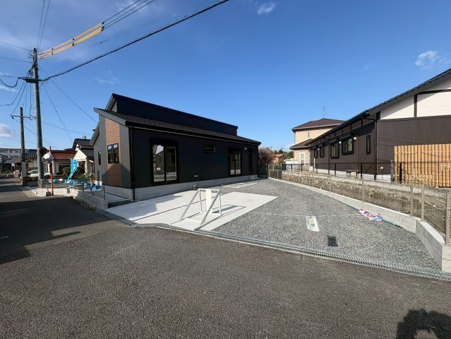 行橋市南大橋4丁目2期　新築一戸建ての外観|駐車スペースは2~3台♪
【行橋市　新築戸建て】