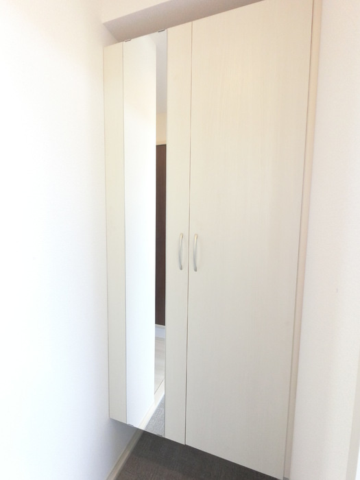 ロイヤルリッチヒル　Aの玄関