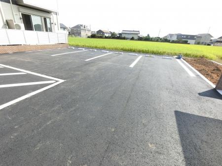 ロイヤルリッチヒル　Aの駐車場