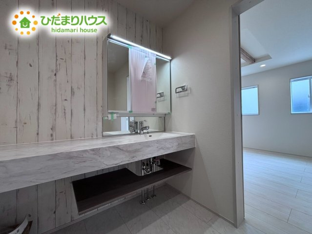 北本市中丸7丁目　新築戸建　ブルーミング01の独立洗面台
