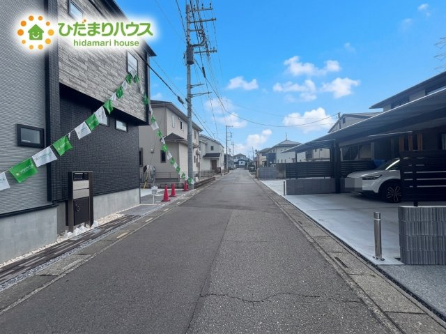 北本市中丸7丁目　新築戸建　ブルーミング01の前面道路含む現地写真|※空は加工しています