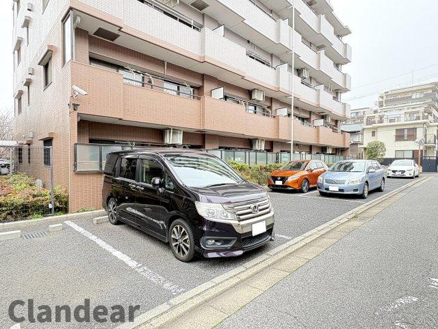 ライオンズマンション常盤平さくら通りの駐車場|ドキドキの新生活も、安心してスタート。ぴったりの住まいを見つけませんか？クランディアが一緒に住まい選びをサポートします‼　まずは、お気軽にお問合せください　＃クランディア