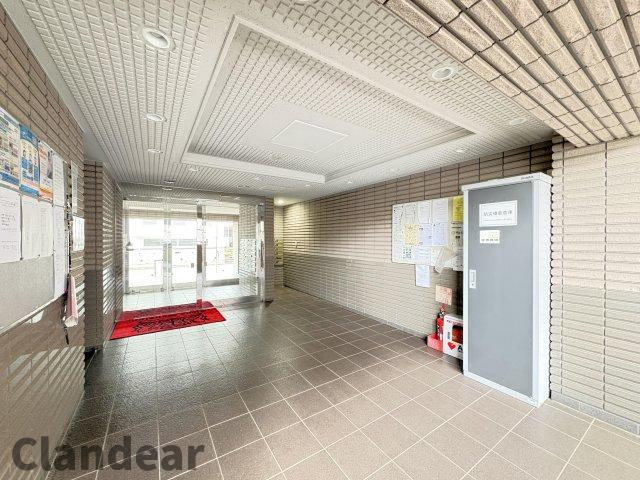 ライオンズマンション常盤平さくら通りのロビー|ドキドキの新生活も、安心してスタート。ぴったりの住まいを見つけませんか？クランディアが一緒に住まい選びをサポートします‼　まずは、お気軽にお問合せください　＃クランディア