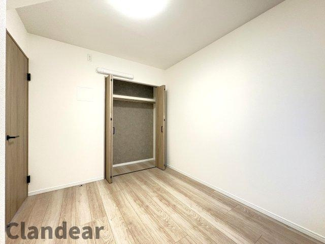 ライオンズマンション常盤平さくら通りの洋室|ドキドキの新生活も、安心してスタート。ぴったりの住まいを見つけませんか？クランディアが一緒に住まい選びをサポートします‼　まずは、お気軽にお問合せください　＃クランディア