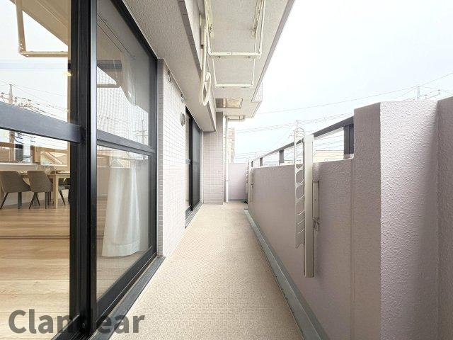 ライオンズマンション常盤平さくら通りのバルコニー|ドキドキの新生活も、安心してスタート。ぴったりの住まいを見つけませんか？クランディアが一緒に住まい選びをサポートします‼　まずは、お気軽にお問合せください　＃クランディア