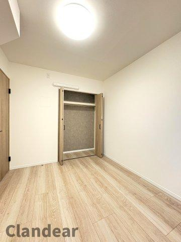 ライオンズマンション常盤平さくら通りの洋室|ドキドキの新生活も、安心してスタート。ぴったりの住まいを見つけませんか？クランディアが一緒に住まい選びをサポートします‼　まずは、お気軽にお問合せください　＃クランディア