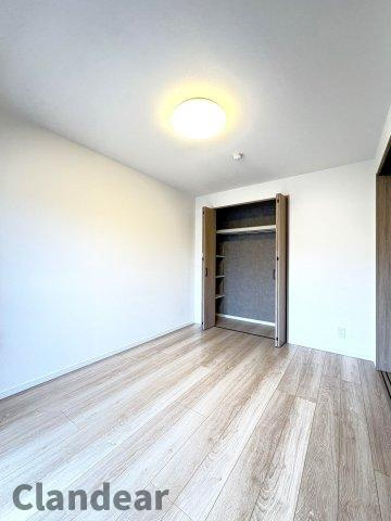 ライオンズマンション常盤平さくら通りの洋室|ドキドキの新生活も、安心してスタート。ぴったりの住まいを見つけませんか？クランディアが一緒に住まい選びをサポートします‼　まずは、お気軽にお問合せください　＃クランディア