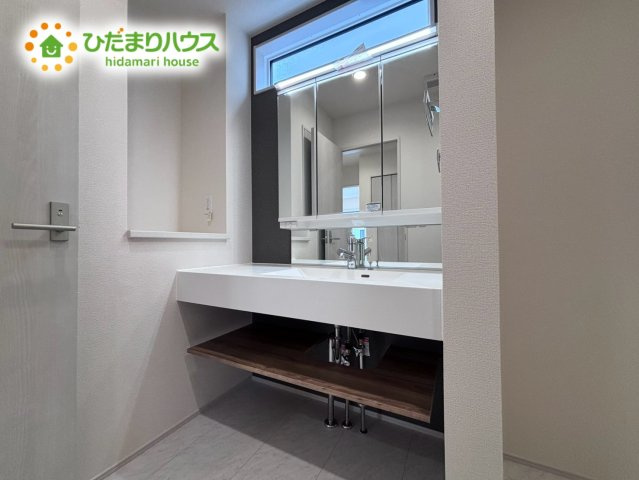 北本市中丸7丁目　新築戸建　ブルーミング02の独立洗面台