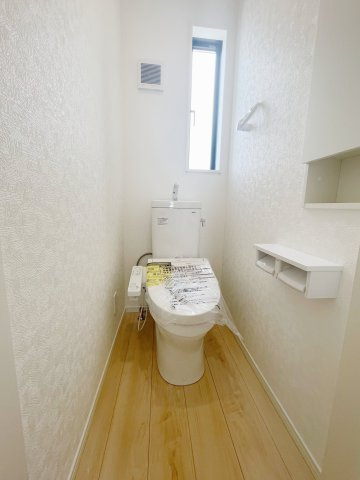 新築戸建・新築建売　伊勢崎市境米岡第3　境東小学校・境南中学校のトイレ|トイレにはサニタリー収納もついているので便利です！