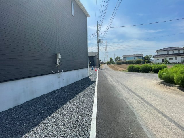 新築戸建・新築建売　伊勢崎市境米岡第3　境東小学校・境南中学校の前面道路含む現地写真|落ち着いた環境で生活できます！