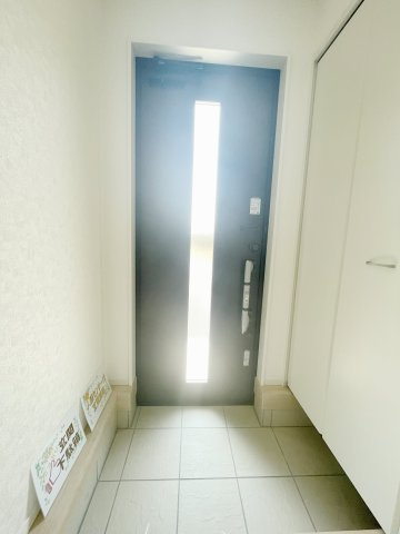 新築戸建・新築建売　伊勢崎市境米岡第3　境東小学校・境南中学校の玄関
