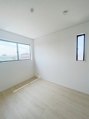 新築戸建・新築建売　伊勢崎市境米岡第3　境東小学校・境南中学校の洋室|子供部屋としても人気の洋室！