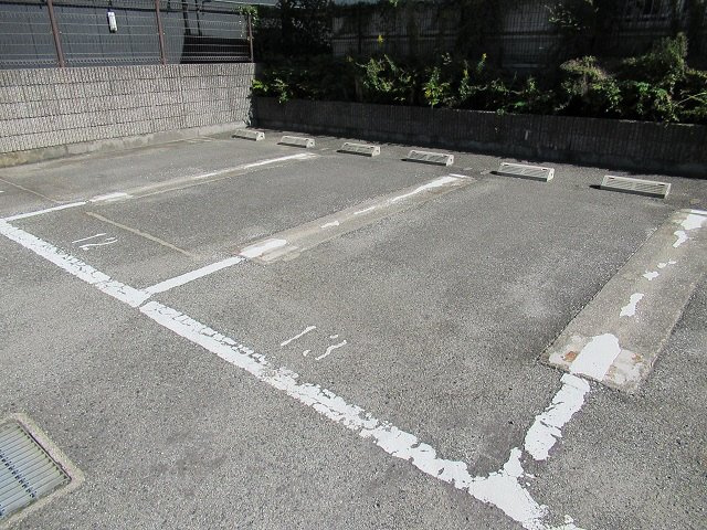 パレ清水が丘の駐車場